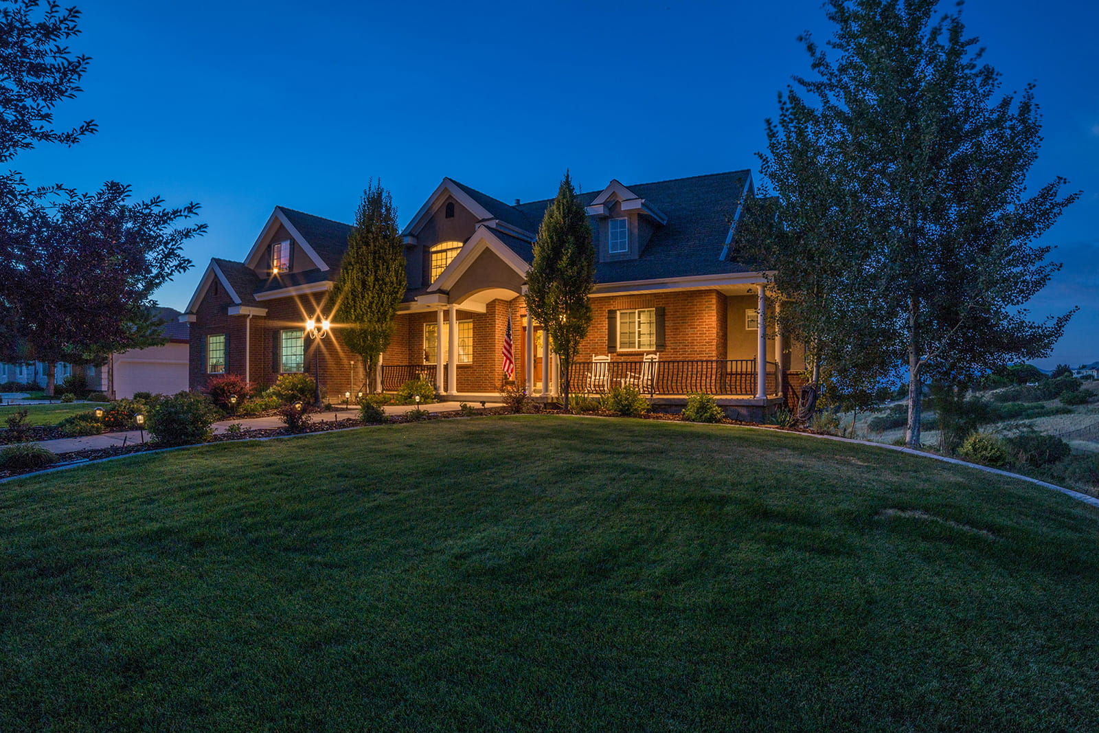 Creating Stunning Twilight Shots for Real Estate Listings: Expert Tips for Eye-Catching Property Photos